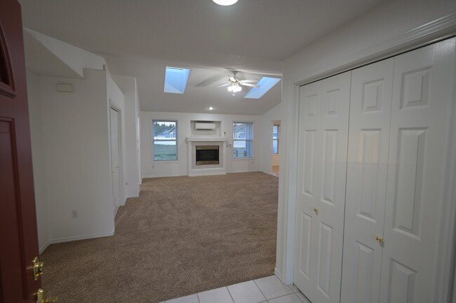 Building Photo - Charming 2 Bed, 2 Bath Condo in Sequim, WA