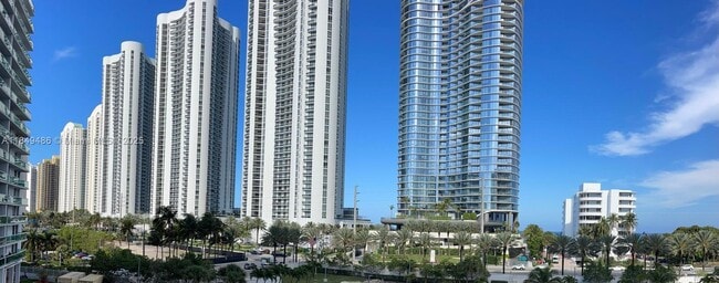 Foto del edificio - 100 Bayview Dr
