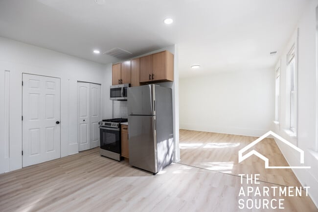 Building Photo - 2301 N Leavitt St