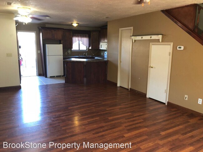 Building Photo - 2 br, 1.5 bath House - 994 N 1725 W #52