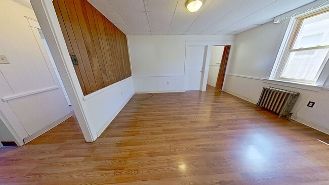 Building Photo - 1st Floor Apartment