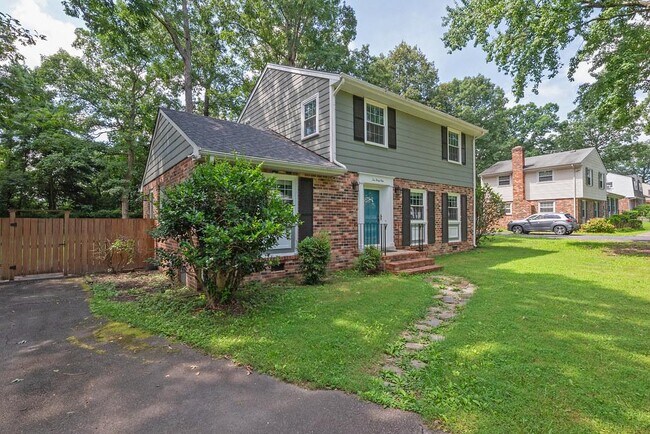 Building Photo - 1041 Warminster Dr