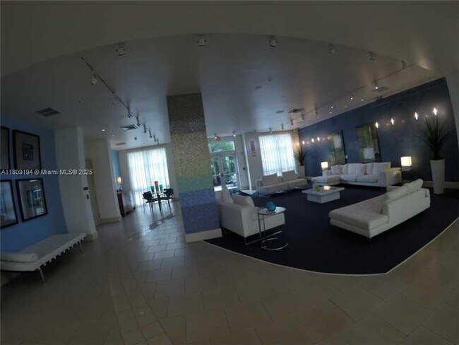 Building Photo - 2000 N Bayshore Dr