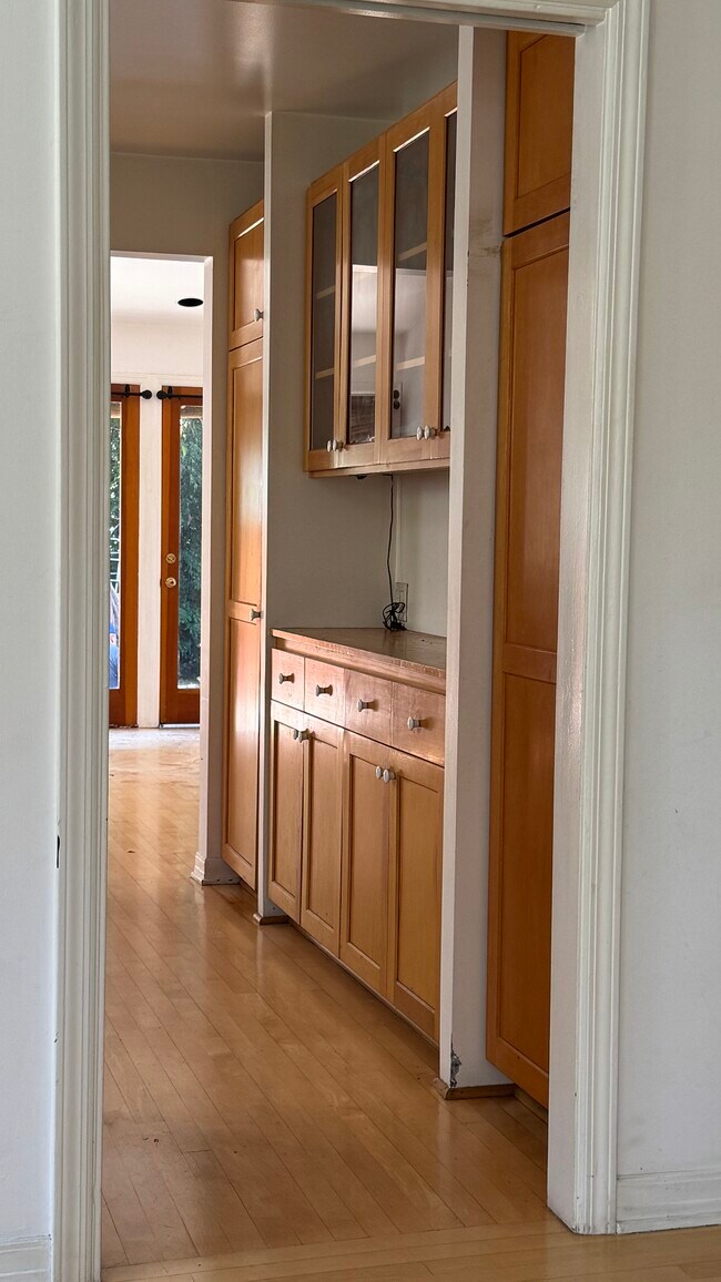 3715 Greenfield Ave, Los Angeles, CA 90034 Townhome Rentals in Los