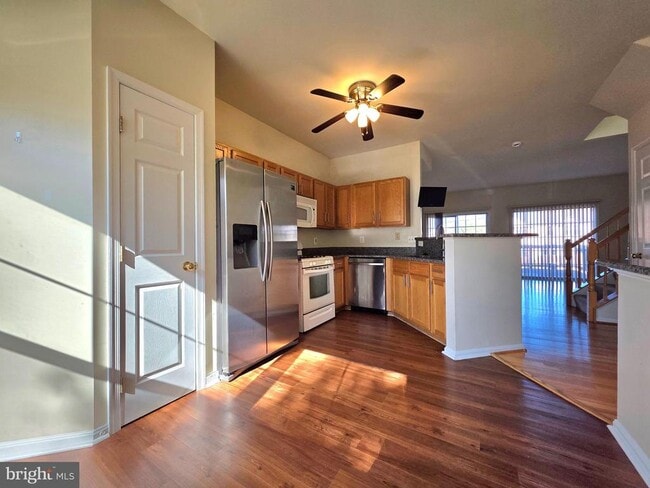 Building Photo - 3989 Hartlake St