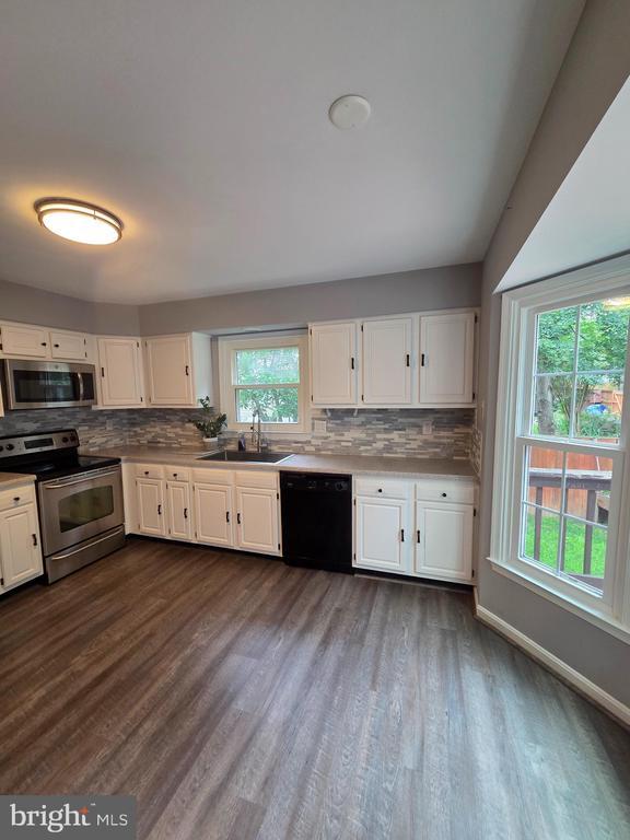 Building Photo - 8235 Tall Timber Dr