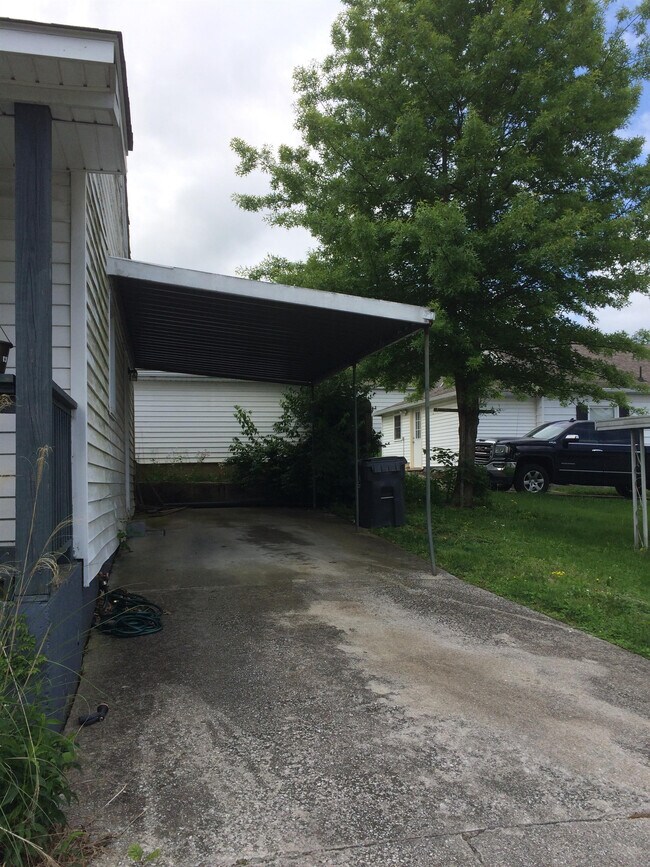 Foto del edificio - 107 Bennett Pl