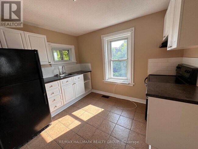 Building Photo - 1308 Shillington Ave