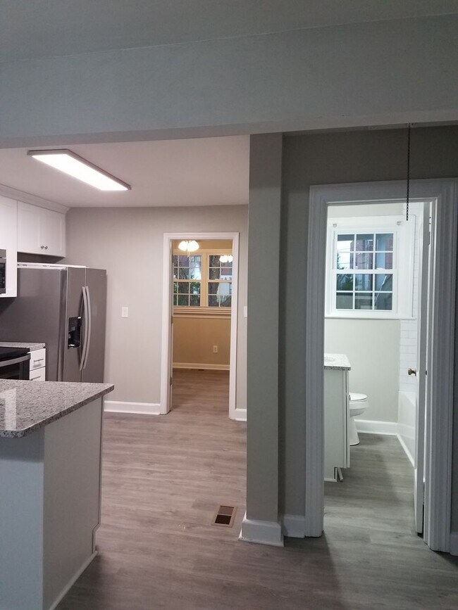 Foto del edificio - Renovated 5 BR Near ODU!