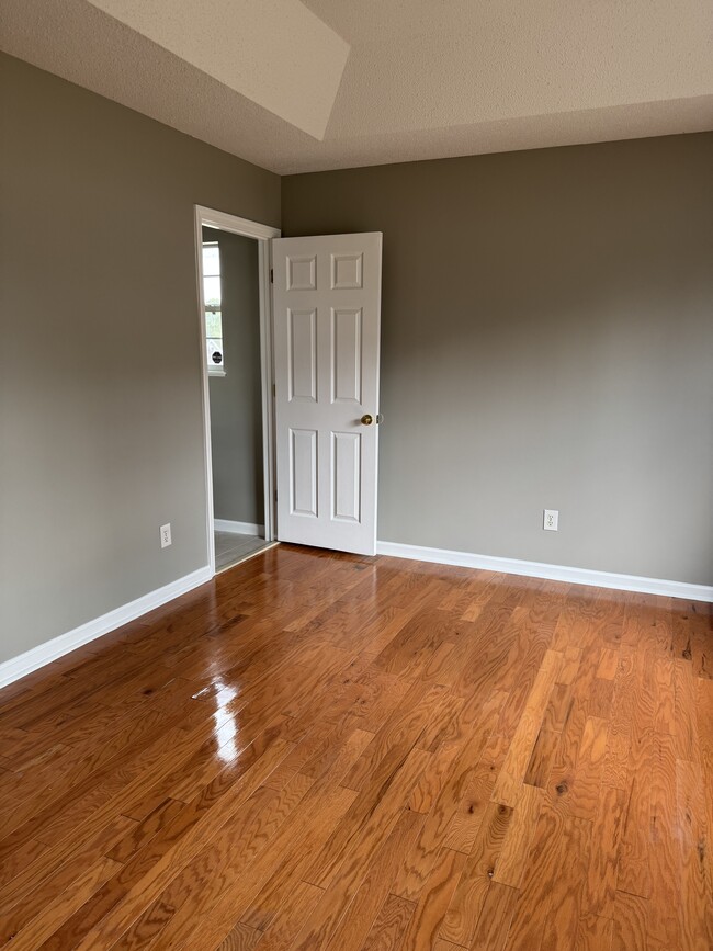 Building Photo - 244 Edinfield Ct