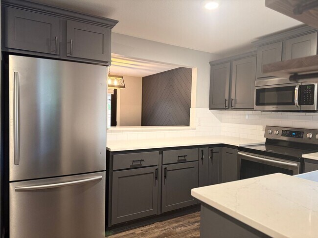 Building Photo - Beautifully Upgraded 3-Bedroom Home on a S...