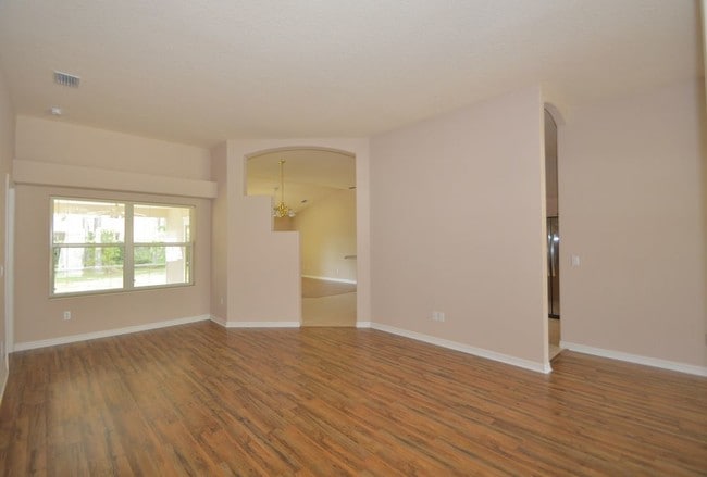 Building Photo - 120 Wood Haven Dr