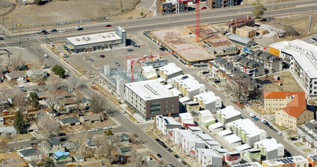 Foto aérea - The Aria Row Homes