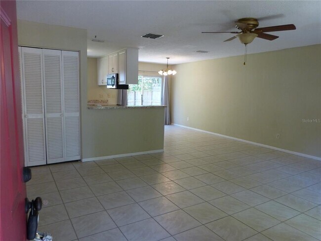 Foto del edificio - 2528 Elderberry Dr