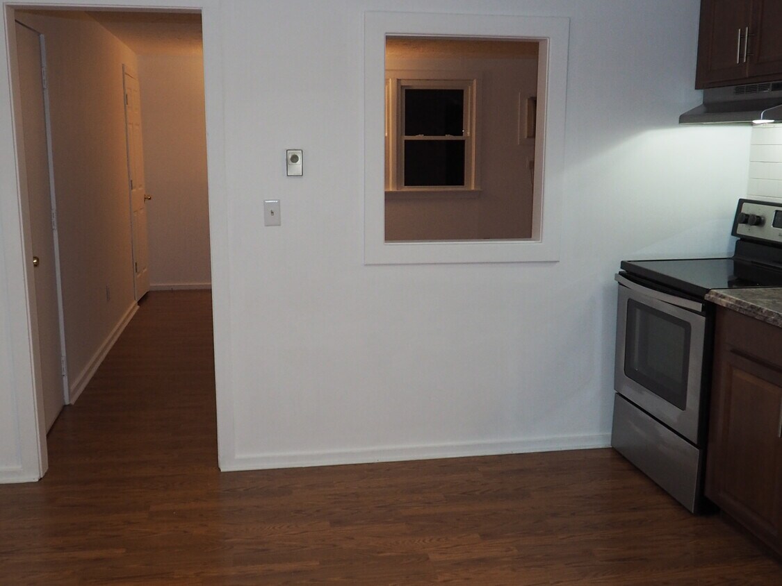 Primary Photo - 392 Montague Rd