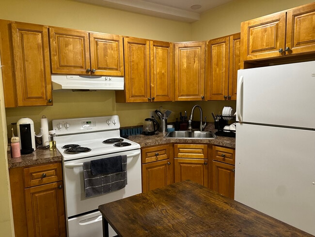 Building Photo - 131 Park Dr