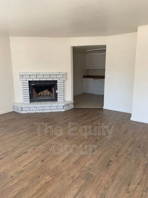 Building Photo - 4012 W Meadow Ave