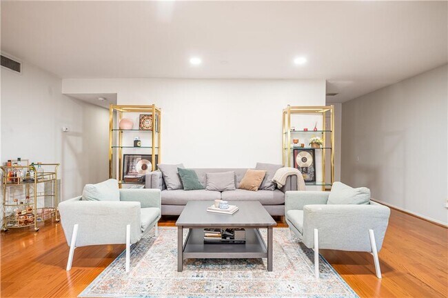 Foto del edificio - 23 Middleton Ct