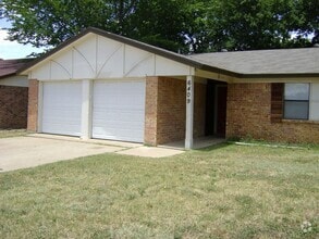 Building Photo - 6409 Macarthur Dr