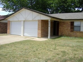 Building Photo - 6409 Macarthur Dr