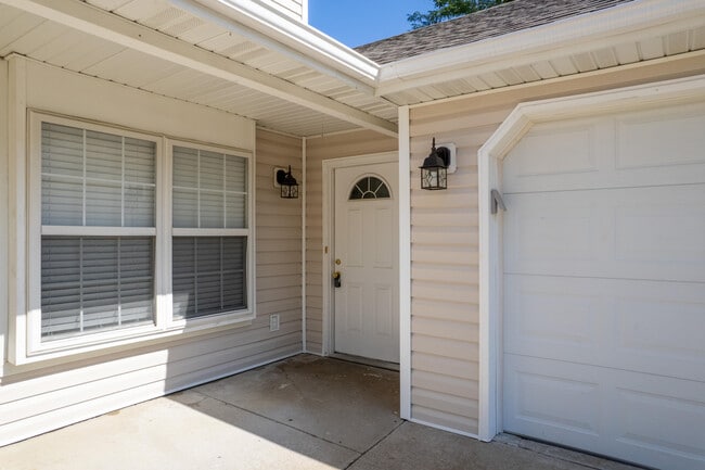 Building Photo - 1704 Juniper Dr