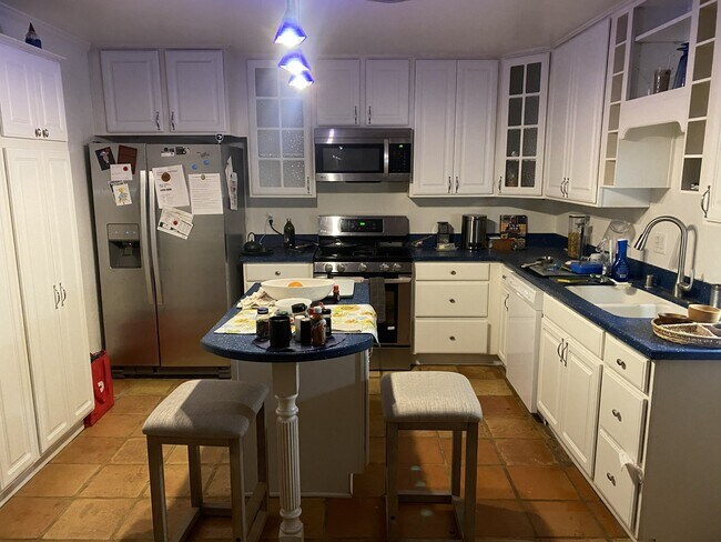 Foto del edificio - 2101 Ridgeview Pl