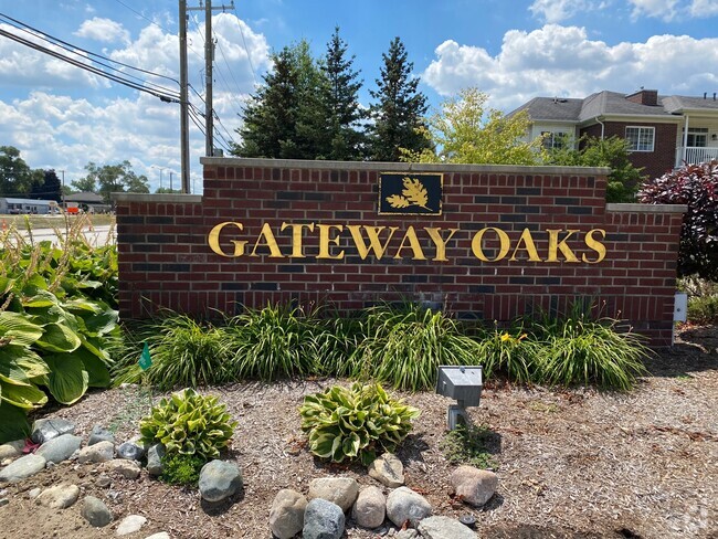 Condo Gateway - 5625 Twin Oaks Dr