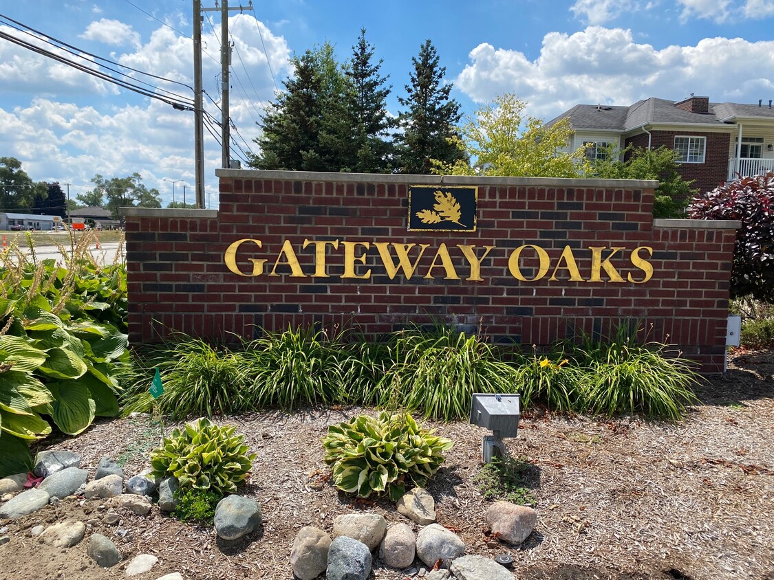 Condo Gateway - 5625 Twin Oaks Dr
