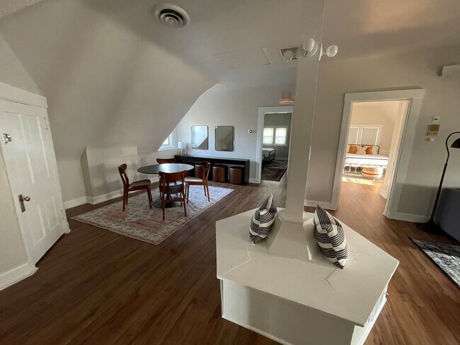 Foto del edificio - 351 Thrall St