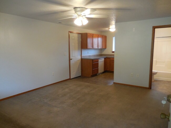 Building Photo - 13915 SE Holgate Blvd