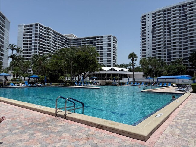 Foto del edificio - 600 Three Islands Blvd