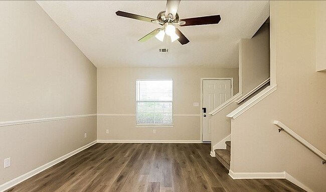 Sitting room - 43 Bridlewood Ct