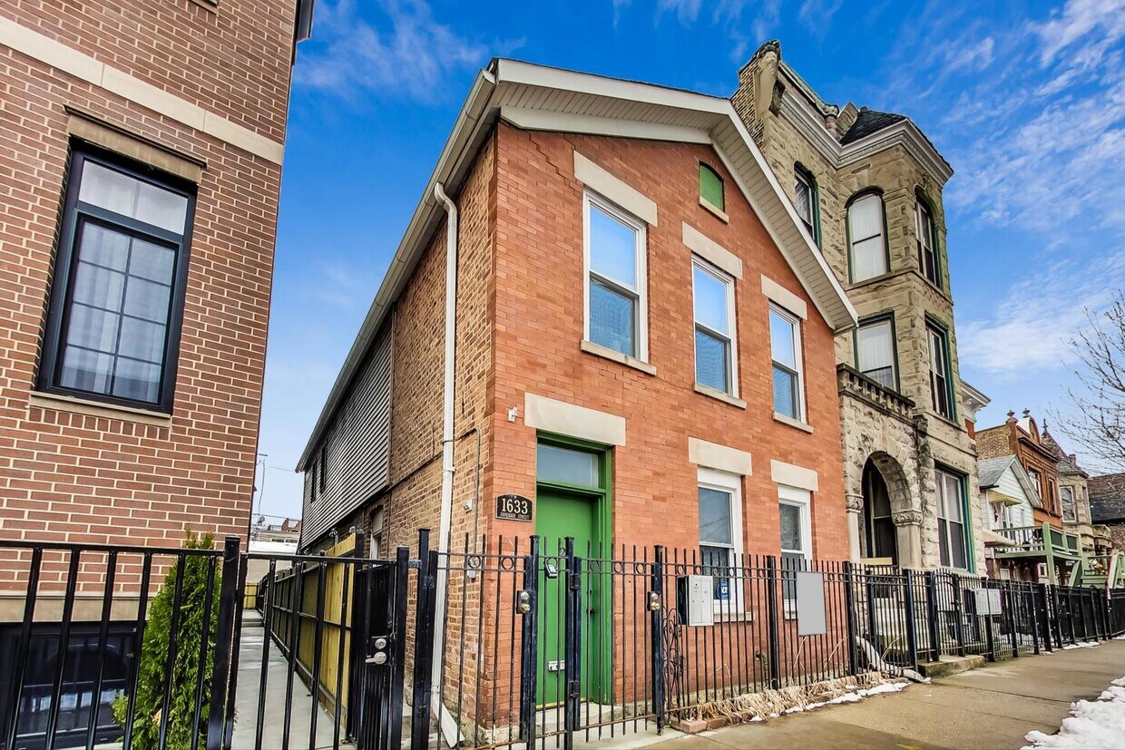 Primary Photo - 1633 W Superior St