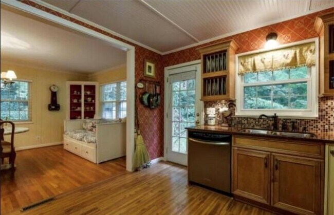 Foto del edificio - 392 S Woodland Dr SW