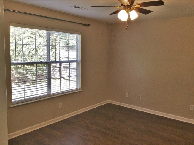 Foto del edificio - 3028 Misty Ridge Ln