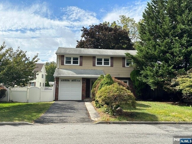 Photo - 175 Veterans Dr House