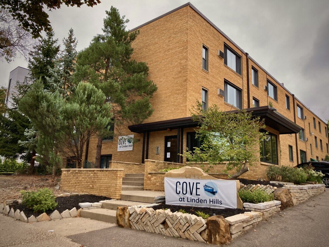 Cove at Linden Hills 4261 Sheridan Ave S Minneapolis, MN Apartments