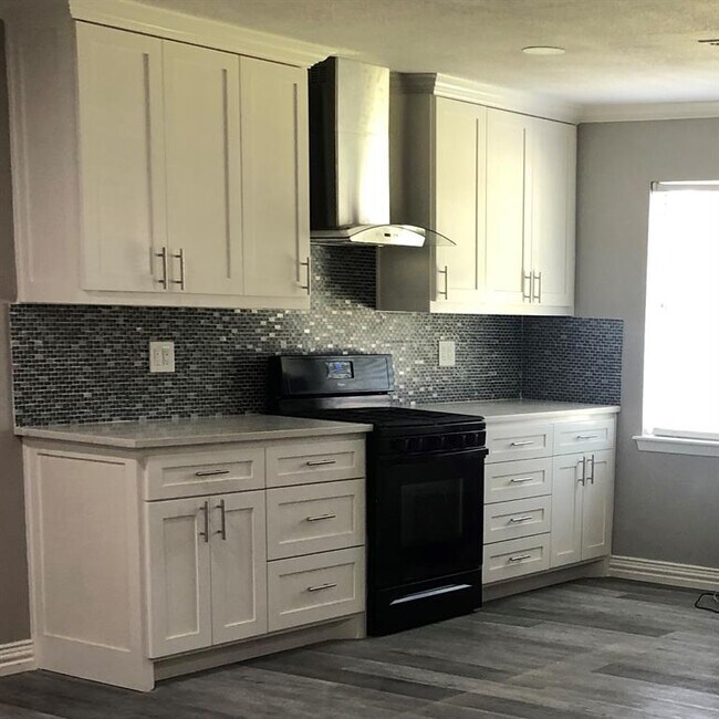 Foto del edificio - 3400 Eastbrook Dr