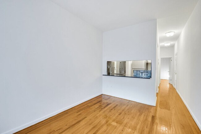 Foto del edificio - 414 W 49th St
