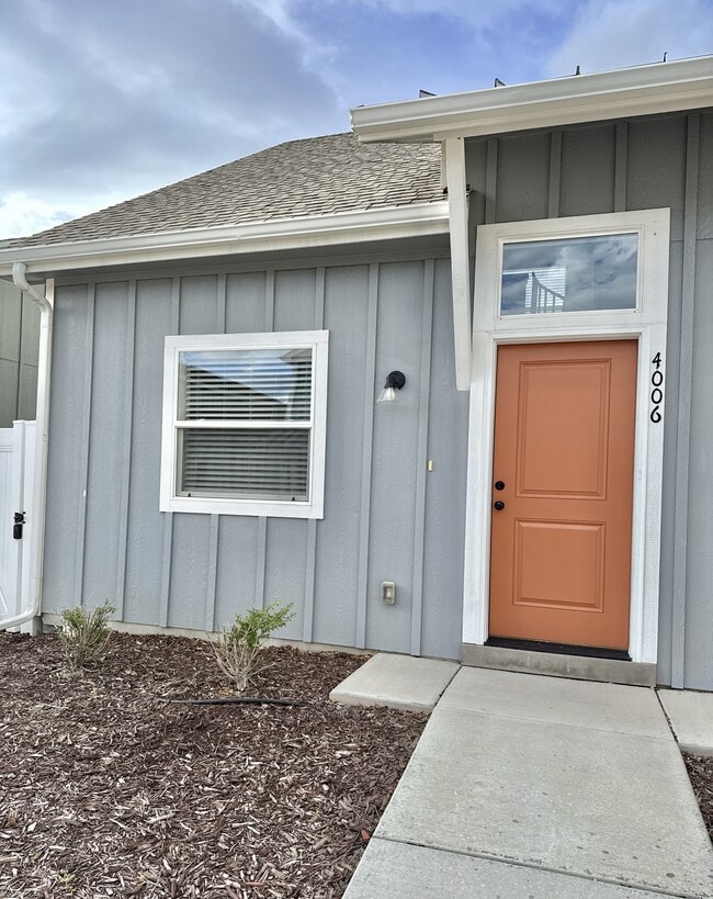 Building Photo - 4006 Blue Pine Ln