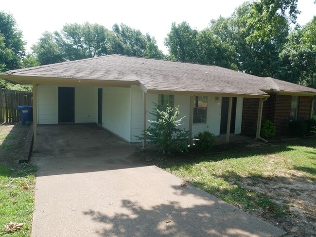 Building Photo - ****JUST REDUCED****3420 Castle Dr Horn La...