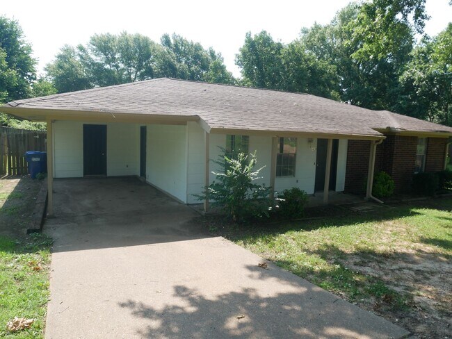 Foto del edificio - ****JUST REDUCED****3420 Castle Dr Horn La...