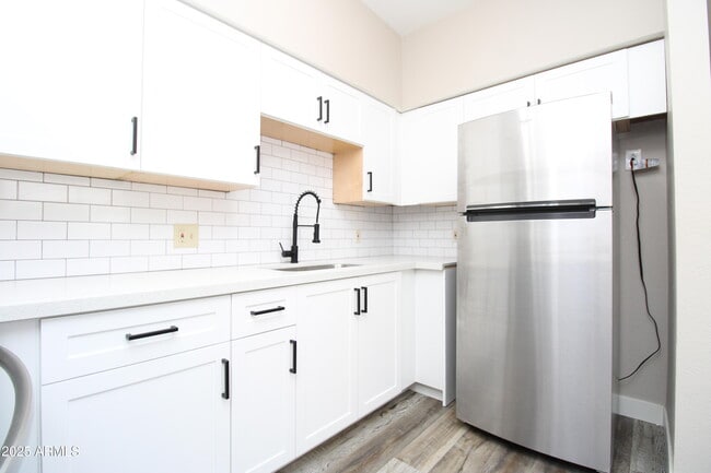 Foto del edificio - 2807 E Paradise Ln