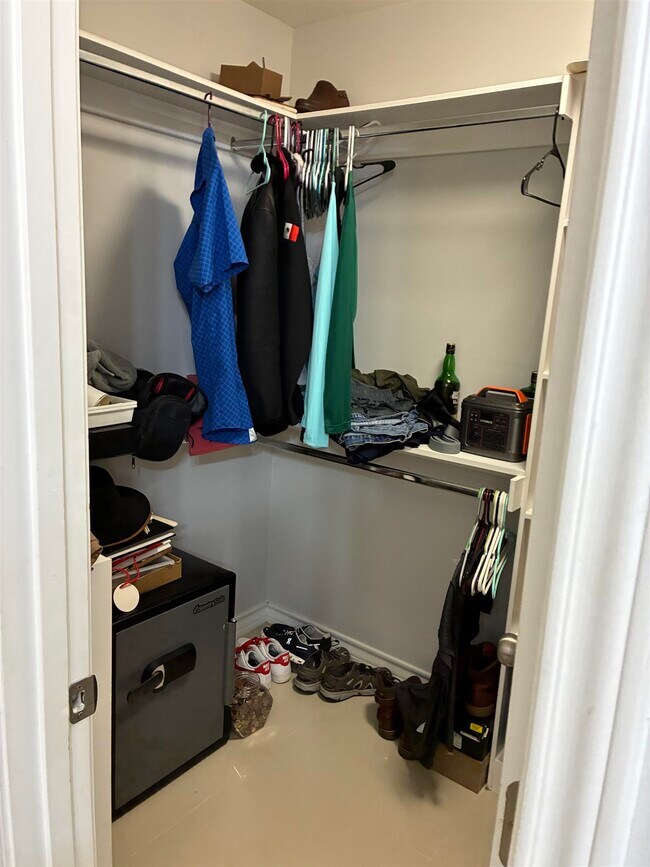 Building Photo - 1622 Bilbao Drive