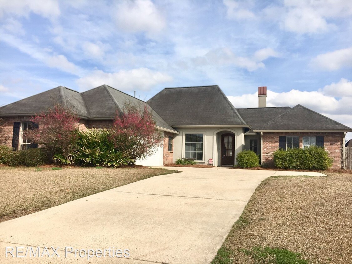 Primary Photo - 3 br, 2 bath House - 13150 Dutchtown Lakes