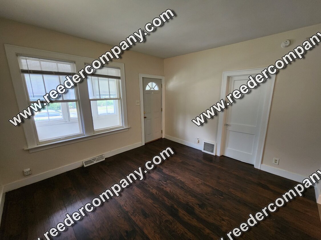 Primary Photo - 2 Bedroom / 1 Bathroom Home