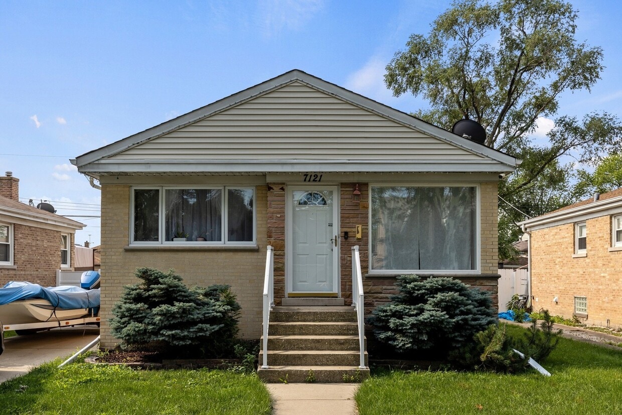 Primary Photo - 7121 W Berwyn Ave