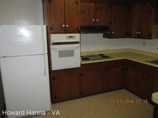 Building Photo - 3 br, 1.5 bath House - 1460 Lakeview Drive