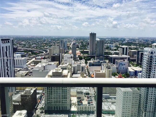 Foto del edificio - 1 br, 1 bath Condo - 50 Biscayne Blvd Apt ...