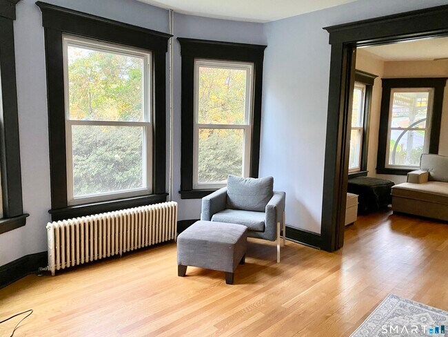 Foto del edificio - 1908 Stratfield Rd